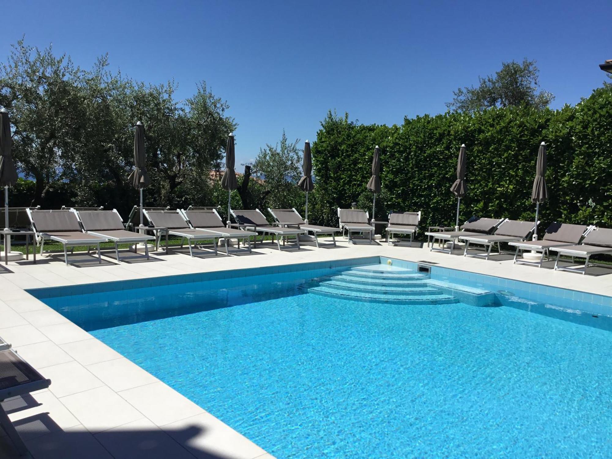 Hotel Villa Ca' Nova ***S Garda  Bagian luar foto