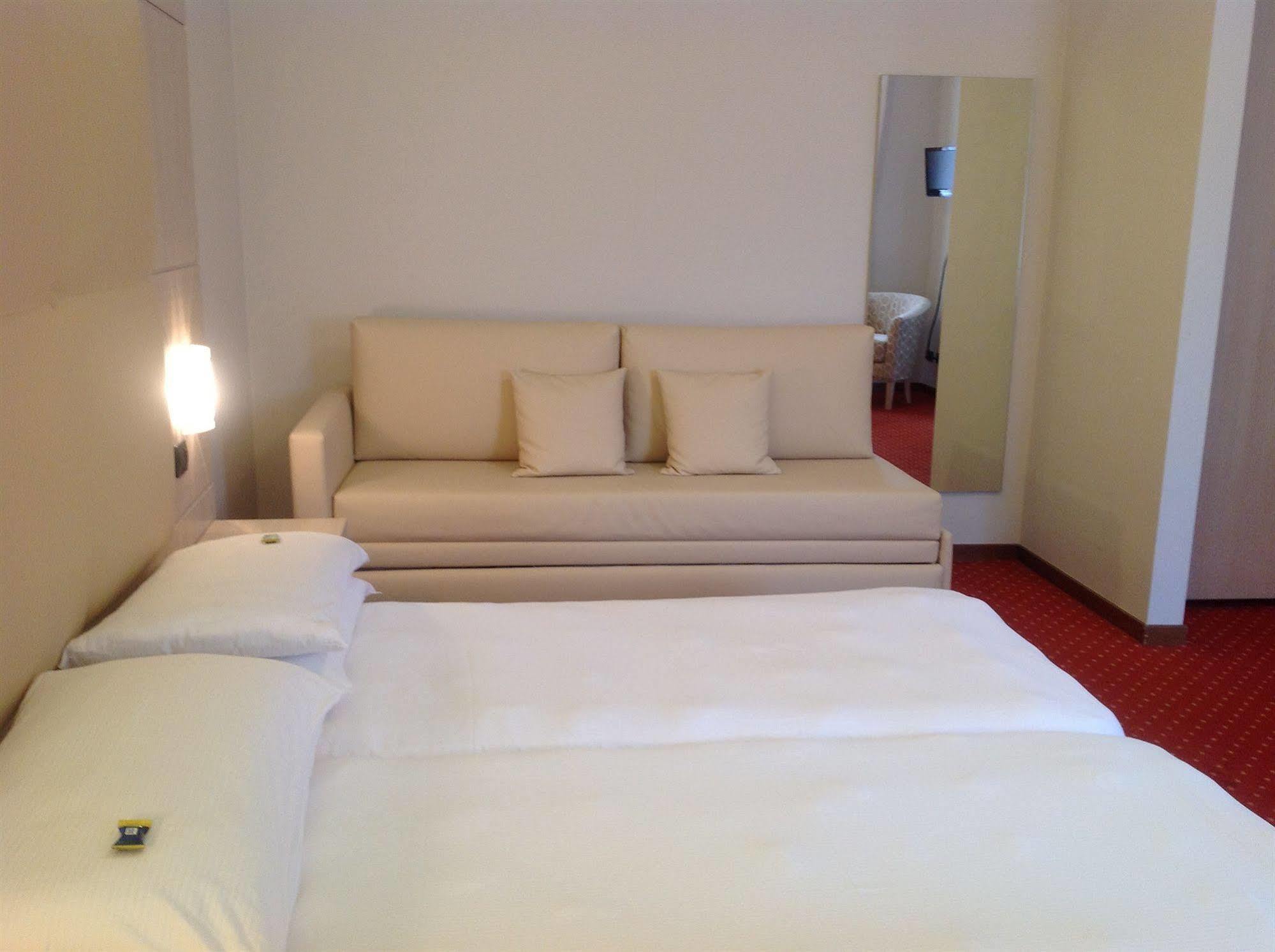 Hotel Villa Ca' Nova ***S Garda  Bagian luar foto