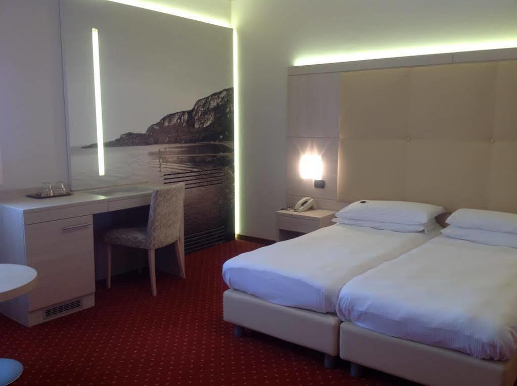 Hotel Villa Ca' Nova ***S Garda  Bagian luar foto