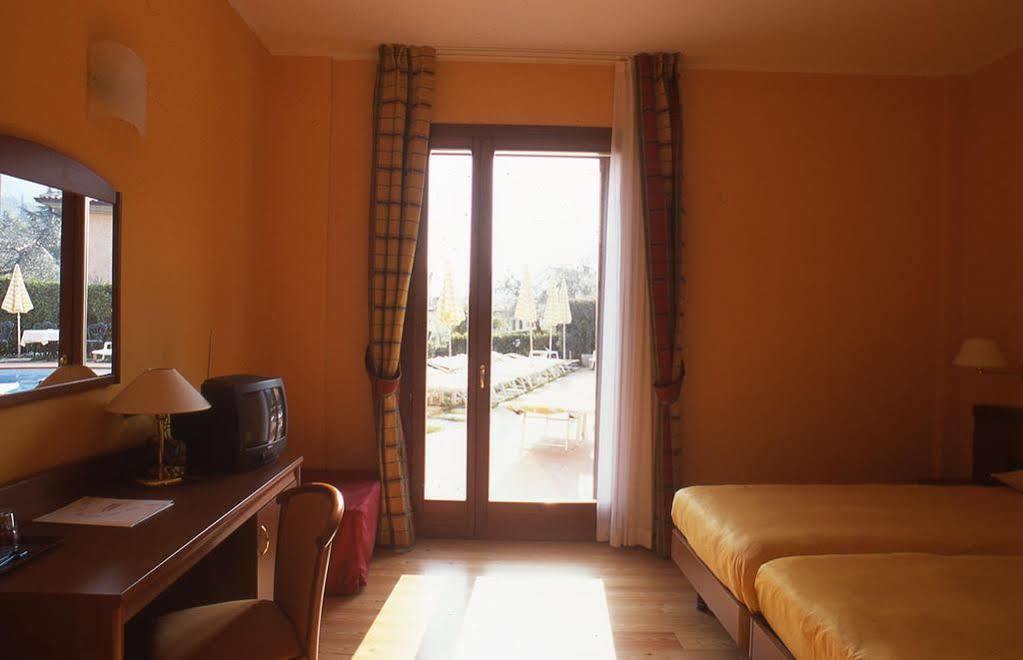 Hotel Villa Ca' Nova ***S Garda  Bagian luar foto