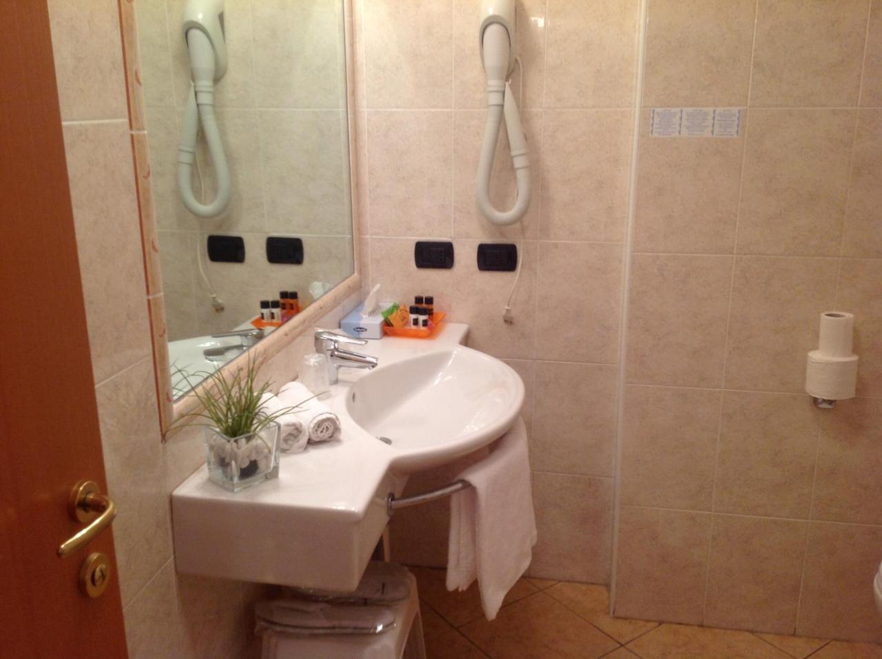 Hotel Villa Ca' Nova ***S Garda  Bagian luar foto